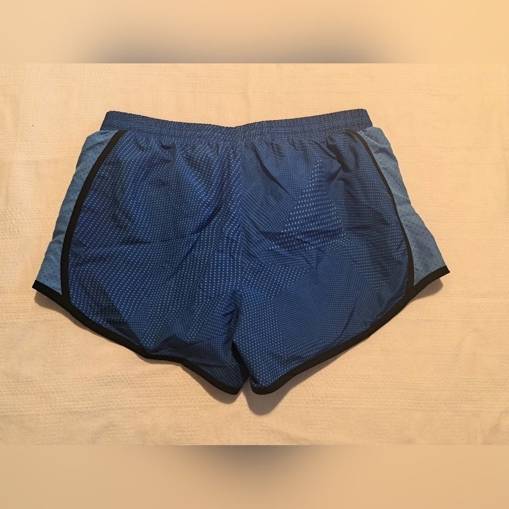 Under Armour women's size Medium shorts with liners, 2 tone blue, VGUC - Picture 2 of 4